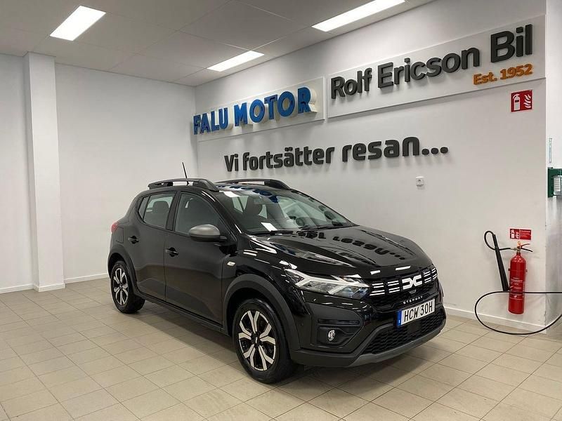 Svart Begagnad 2023 Dacia Sandero Expression Halvkombi | 169 500 kr (Lite dyr) - Bild 1/4