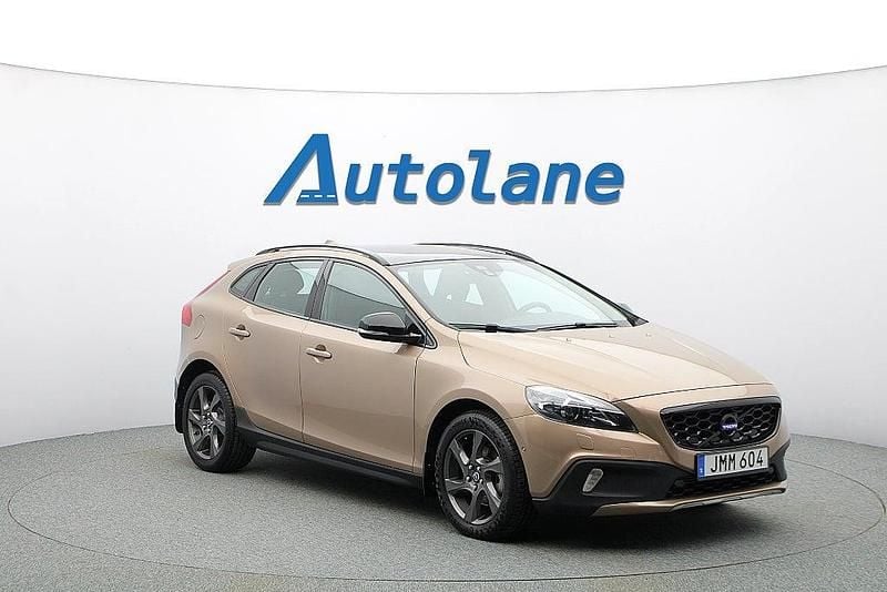 Raw copper Begagnad 2014 Volvo V40 CC Summum Kombi | 134 900 kr - Bild 1/4