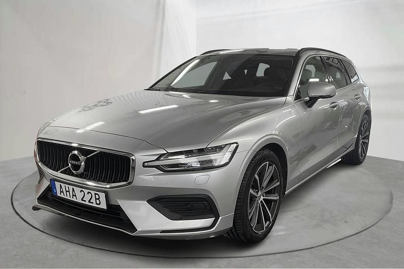 Silver Begagnad 2022 Volvo V60 Momentum Kombi | 255 000 kr (Marknadspris) - Bild 1/4