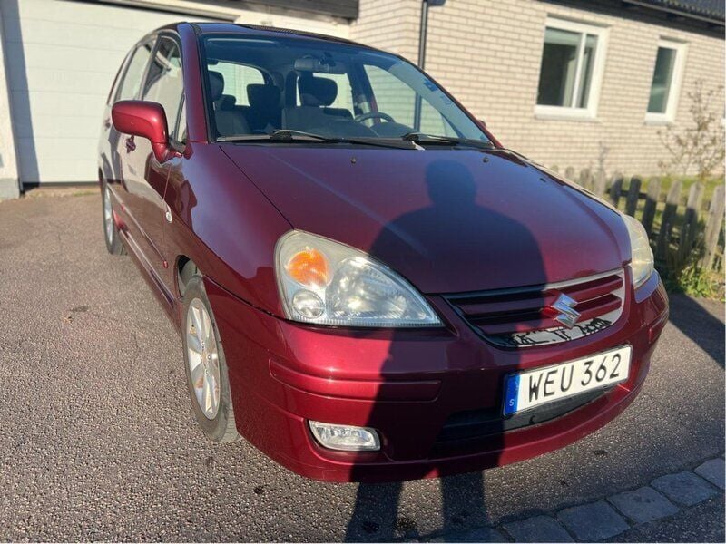 Röd Begagnad 2004 Suzuki Liana Halvkombi | 19 900 kr - Bild 1/4