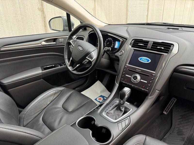 Begagnad Ford Mondeo Titanium 188 HK (138 kW) 2019 Grå Kombi