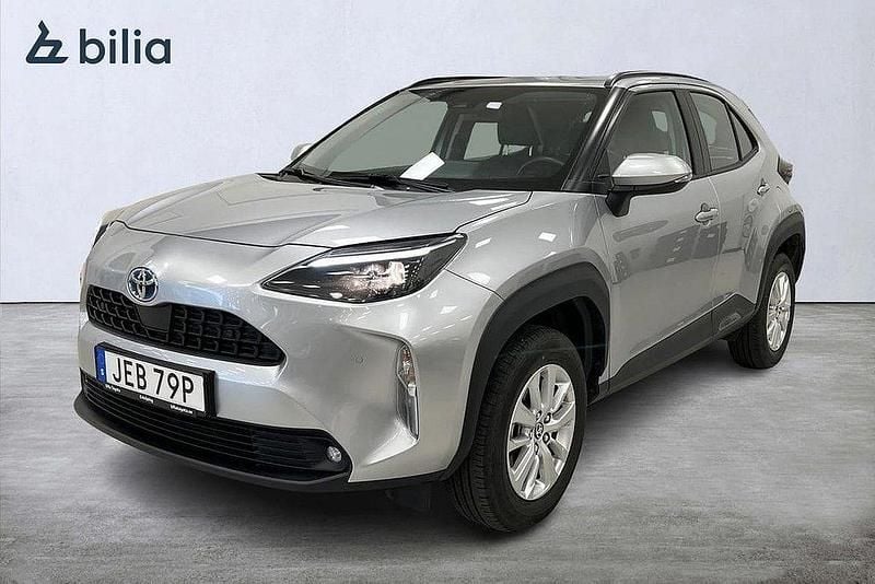 Silver Begagnad 2024 Toyota Yaris Cross Active SUV | 274 900 kr (Marknadspris) - Bild 1/3