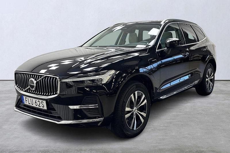Svart Begagnad 2022 Volvo XC60 Core SUV | 479 900 kr (Marknadspris) - Bild 1/4