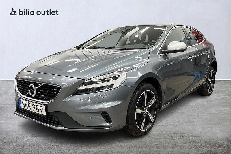 Grå Begagnad 2018 Volvo V40 R-Design Kombi | 194 900 kr (Marknadspris) - Bild 1/3