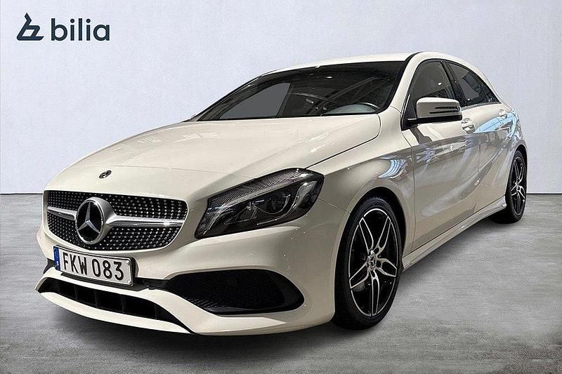 Vit Begagnad 2017 Mercedes A180 Halvkombi | 189 900 kr (Marknadspris) - Bild 1/4