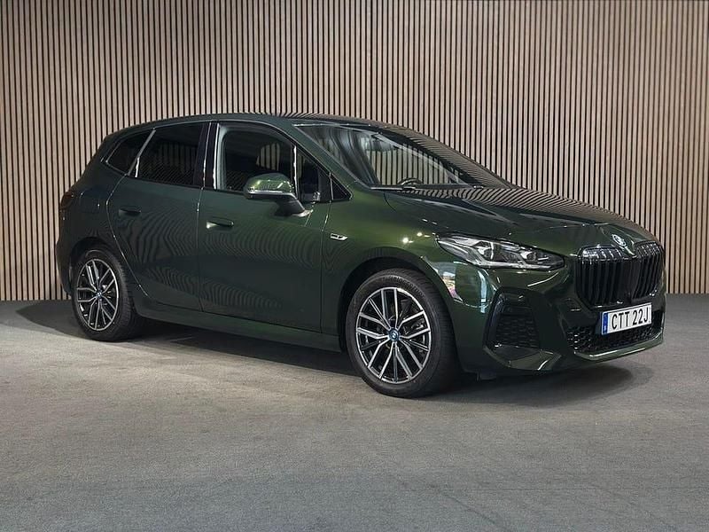 Begagnad BMW 230 330 HK (242 kW) 2023 Grön Kombi