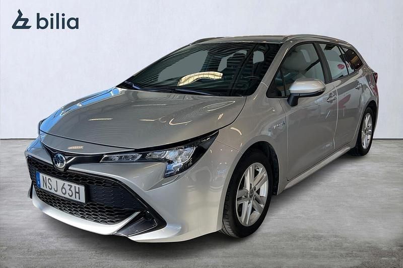 Silver Begagnad 2021 Toyota Corolla Active Kombi | 219 900 kr (Bra pris) - Bild 1/3