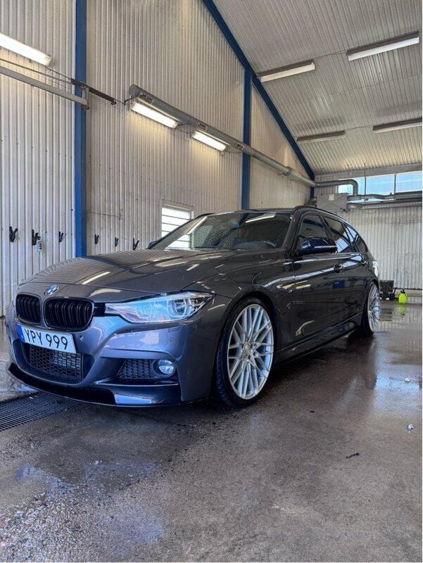Grå Begagnad 2019 BMW 320 M Sport Kombi | 269 000 kr (Marknadspris) - Bild 1/4