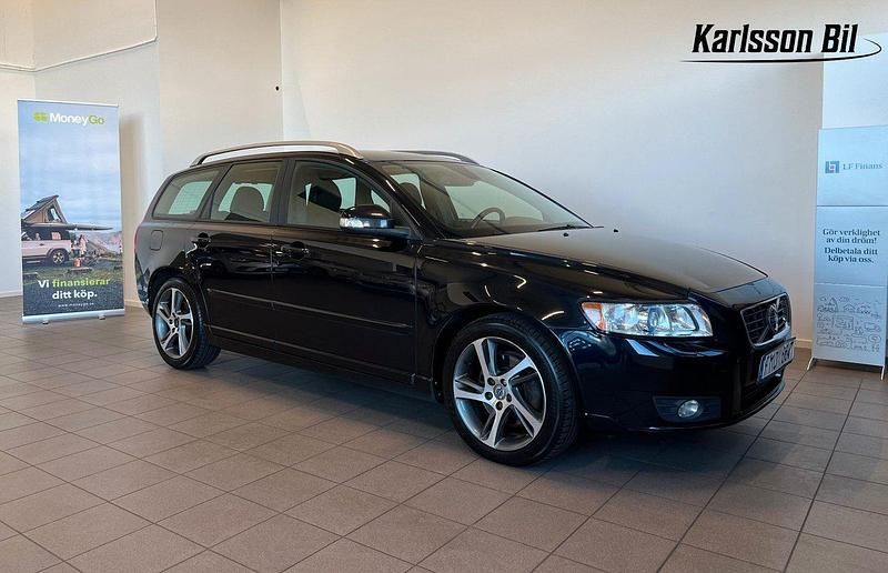 Svart Begagnad 2012 Volvo V50 Momentum Kombi | 89 900 kr (Lite dyr) - Bild 1/4