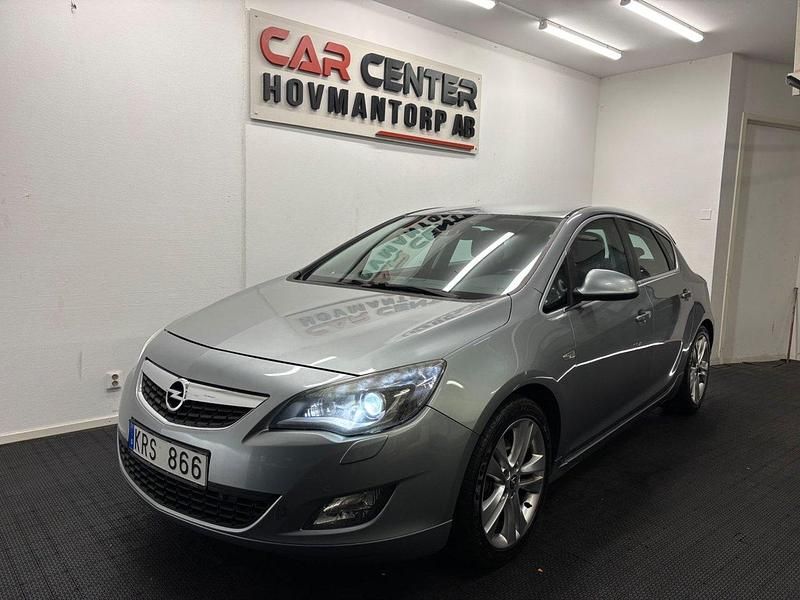 Grå Begagnad 2010 Opel Astra Enjoy Halvkombi | 59 900 kr (Lite dyr) - Bild 1/4