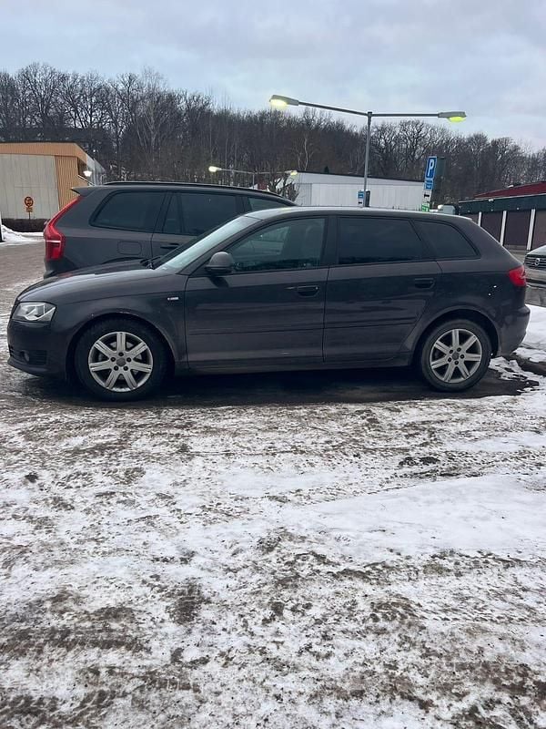 Begagnad Audi A3 125 HK (91 kW) 2009 Svar/super mörk grå Halvkombi