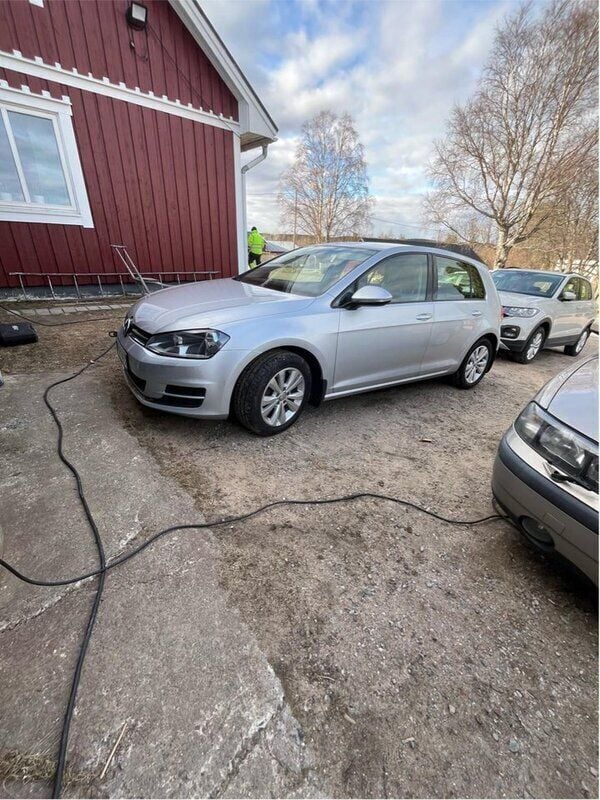 Silver Begagnad 2016 VW Golf VII Halvkombi | 40 000 kr - Bild 1/4