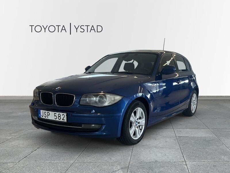 Blå Begagnad 2011 BMW 118 Comfort Edition Halvkombi | 85 000 kr (Lite dyr) - Bild 1/4