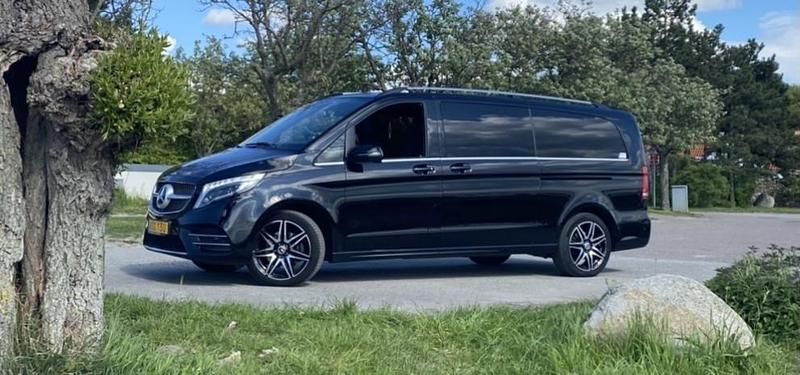 Svart Begagnad 2020 Mercedes V250 Avantgarde Minibuss | 500 000 kr - Bild 1/1