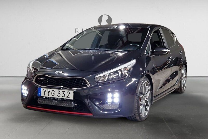 Svart Begagnad 2017 Kia Ceed GT 2 Halvkombi | 149 900 kr (Marknadspris) - Bild 1/3