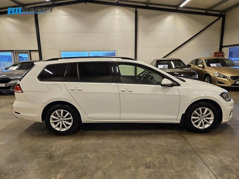 Begagnad VW Golf VII 110 HK (80 kW) 2017 Vit Kombi