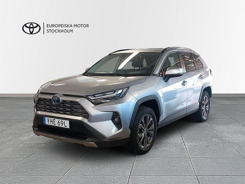 Silver Begagnad 2023 Toyota RAV4 Hybrid Executive SUV | 414 900 kr (Marknadspris) - Bild 1/4