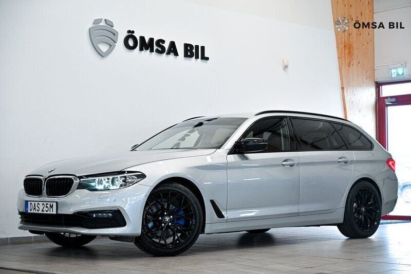 Silver Begagnad 2019 BMW 520 Sport Line Kombi | 199 800 kr (Bra pris) - Bild 1/4