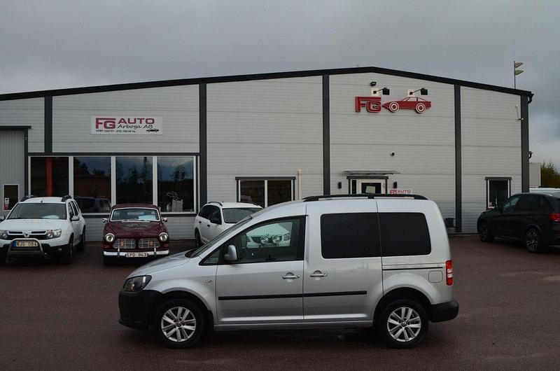 Silver Begagnad 2011 VW Caddy Life Minibuss | 69 900 kr (Lite dyr) - Bild 1/4