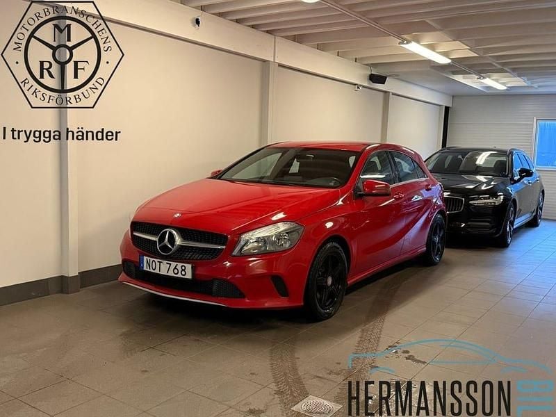 Begagnad Mercedes A180 Urban 122 HK (89 kW) 2017 Röd Halvkombi