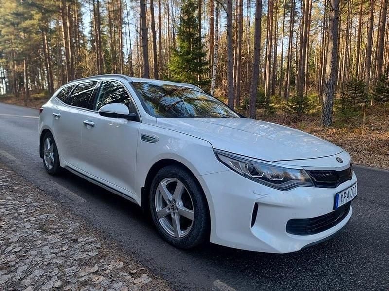 Begagnad Kia Optima Comfort 205 HK (150 kW) 2017 Vit Kombi
