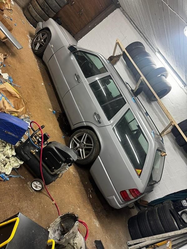 Begagnad 1993 Mercedes E300 | 80 000 kr - Bild 1/1