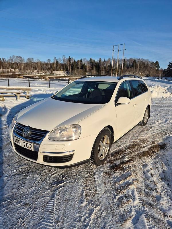 Begagnad 2009 VW Golf VI Halvkombi | 36 000 kr (Marknadspris) - Bild 1/4