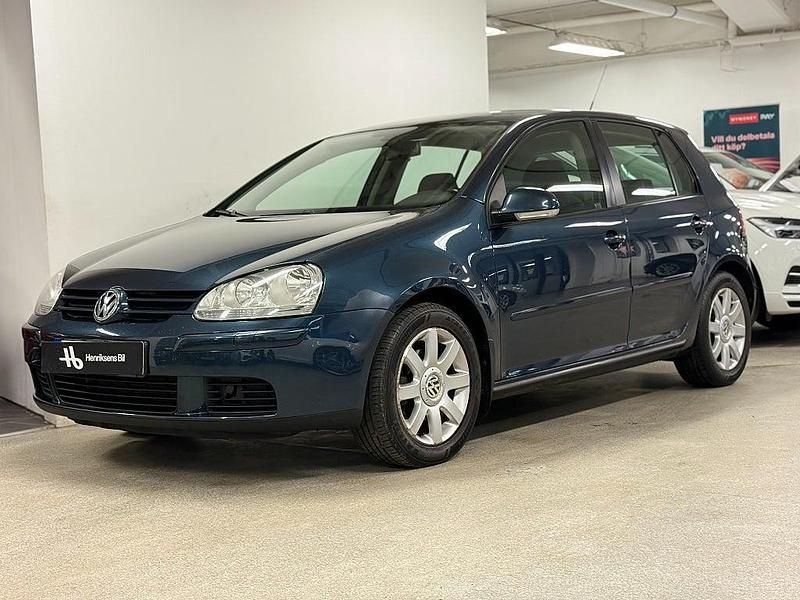 Mörkblå Begagnad 2008 VW Golf VI Trendline Halvkombi | 49 900 kr (Marknadspris) - Bild 1/4