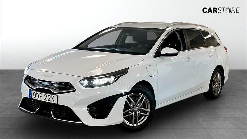 Vit Begagnad 2021 Kia Ceed Advance Halvkombi | 184 900 kr (Bra pris) - Bild 1/4