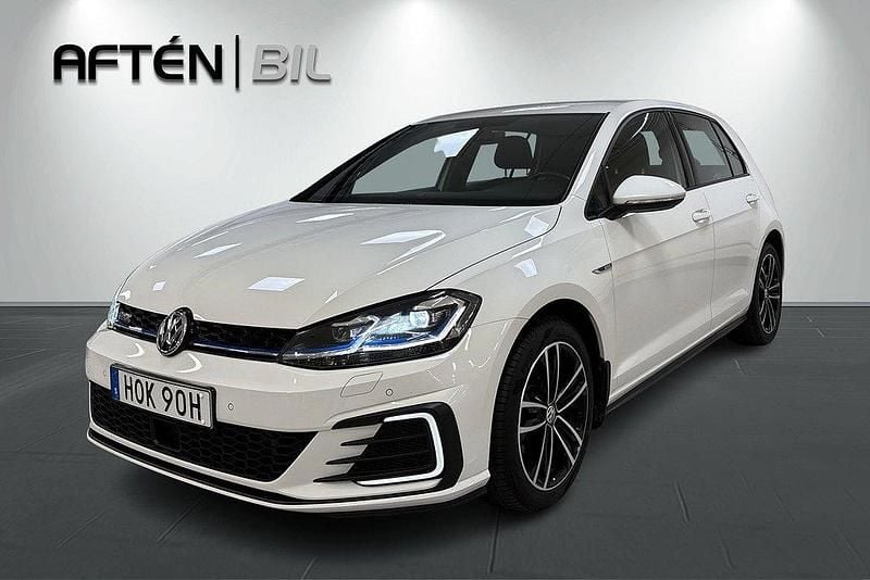 Vit Begagnad 2020 VW Golf VIII GTE Halvkombi | 229 800 kr (Marknadspris) - Bild 1/3