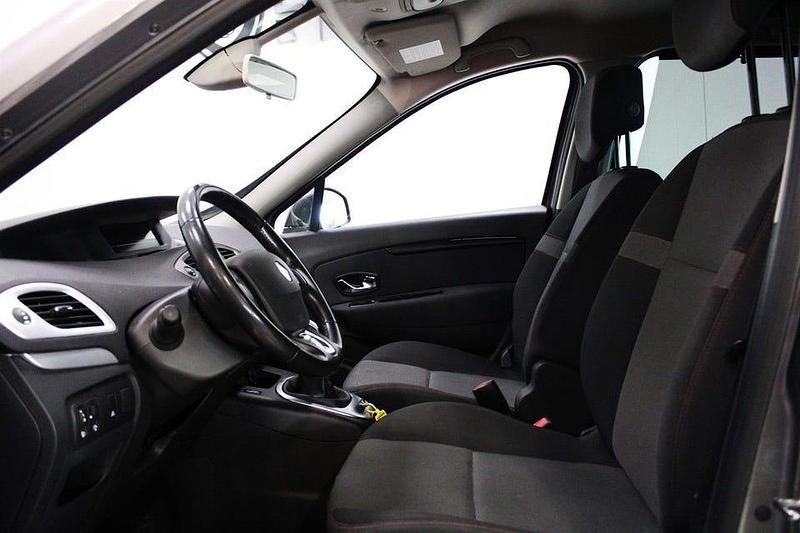 Begagnad Renault Scénic III 111 HK (81 kW) 2014 Grå Minibuss
