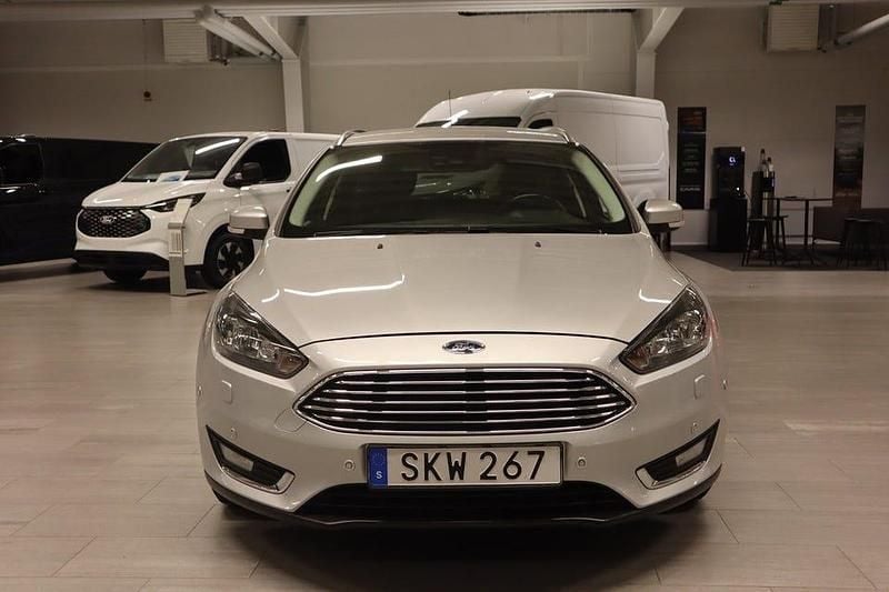 Begagnad Ford Focus Titanium 116 HK (85 kW) 2015 Grå Kombi
