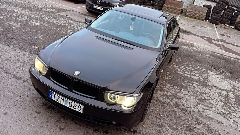 Begagnad 2002 BMW 745 Sedan | 80 000 kr - Bild 1/4