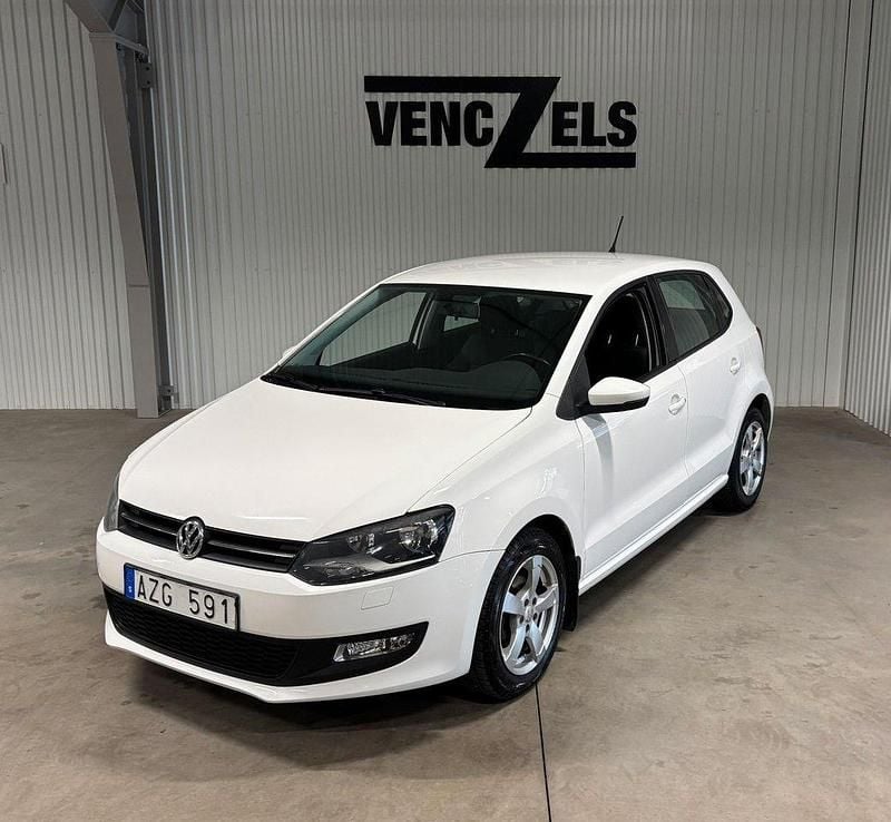 Vit Begagnad 2010 VW Polo Halvkombi | 49 000 kr (Marknadspris) - Bild 1/4