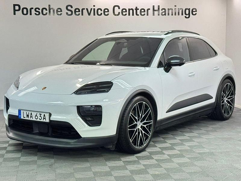 Vit (white) Begagnad 2024 Porsche Macan SUV | 895 000 kr (Dyr) - Bild 1/4