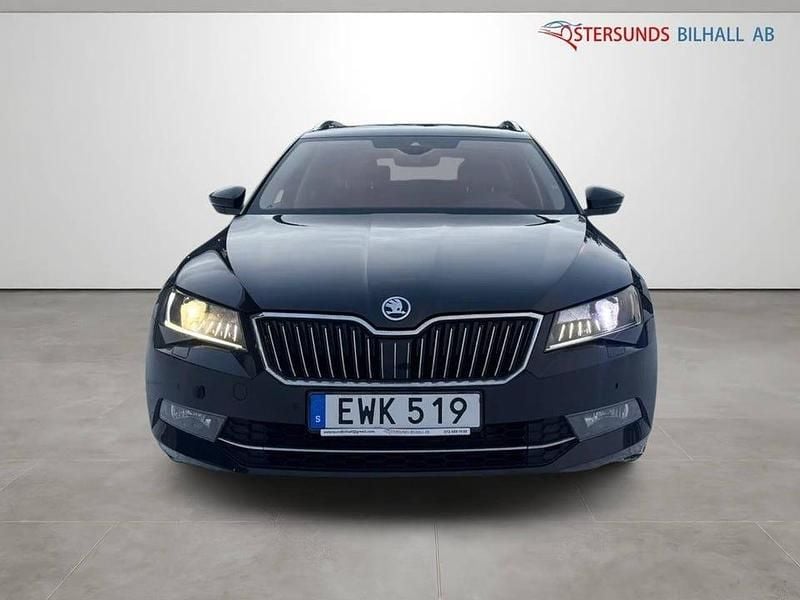 Begagnad Skoda Superb Business Line 190 HK (139 kW) 2017 Svart Kombi