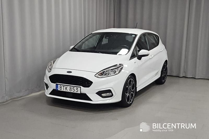 Vit Begagnad 2018 Ford Fiesta ST-Line Halvkombi | 129 000 kr (Marknadspris) - Bild 1/4