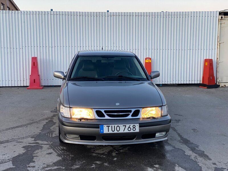 Ljusgrå Begagnad 2002 Saab 9-3 Halvkombi | 19 900 kr (Lite dyr) - Bild 1/4