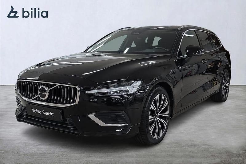 Begagnad Volvo V60 Core 355 HK (261 kW) 2023 Svart Kombi