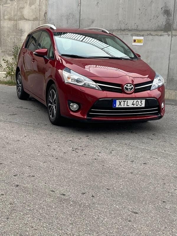 Begagnad 2017 Toyota Verso Minibuss | 169 000 kr (Marknadspris) - Bild 1/4