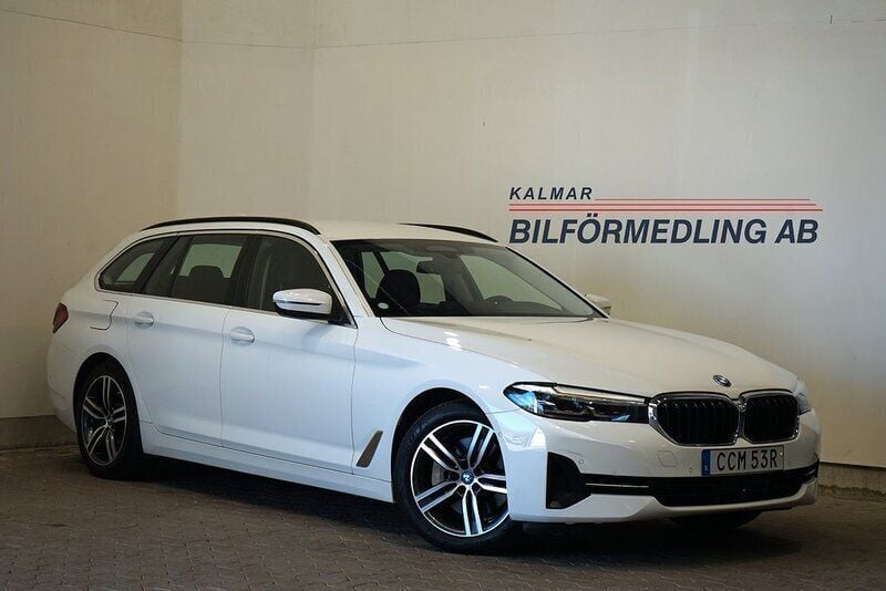 Vit Begagnad 2021 BMW 530e Kombi | 349 900 kr (Marknadspris) - Bild 1/4
