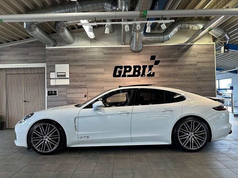 Begagnad Porsche Panamera Sport 441 HK (324 kW) 2017 Vit Halvkombi
