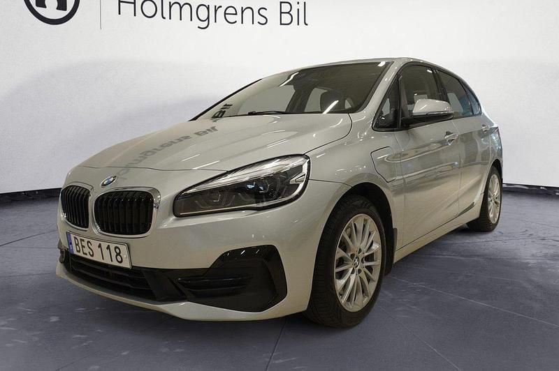 Silver Begagnad 2019 BMW 225 iPerformance SUV | 219 900 kr (Superpris) - Bild 1/4