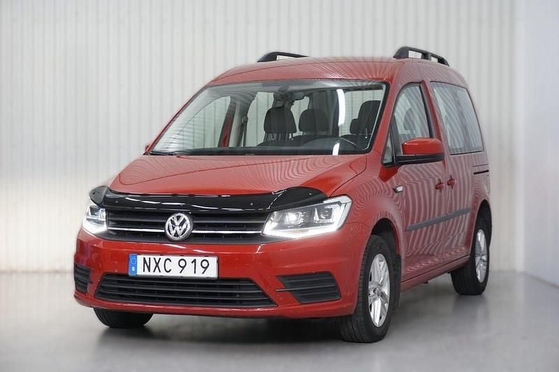 Begagnad VW Caddy 102 HK (75 kW) 2016 Röd Minibuss
