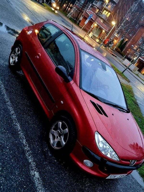 Röd Begagnad 2002 Peugeot 206 GTi Halvkombi | 19 500 kr (Marknadspris) - Bild 1/4