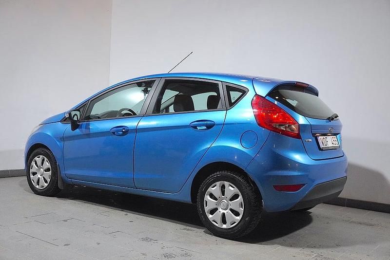 Begagnad Ford Fiesta Trend 75 HK (55 kW) 2010 Blå Halvkombi