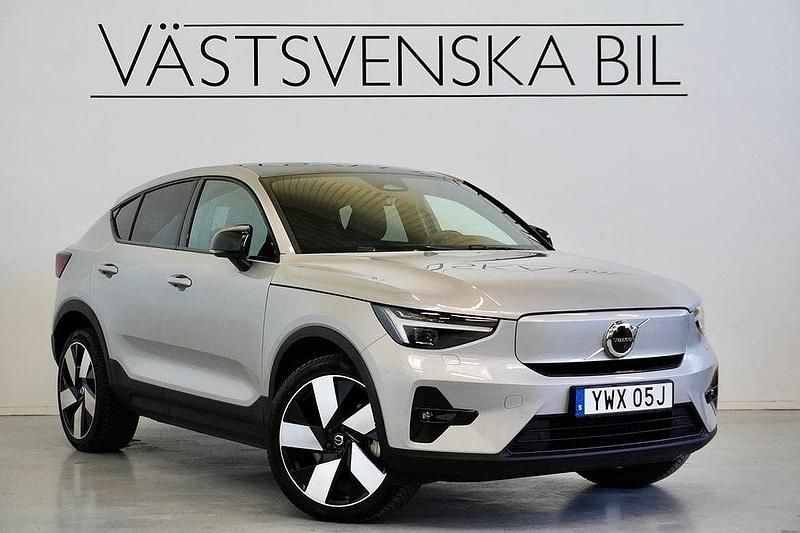 Silver Begagnad 2022 Volvo EC40 Plus SUV | 339 000 kr (Superpris) - Bild 1/4