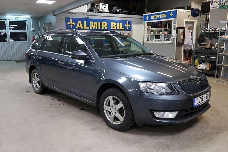 Begagnad Skoda Octavia Ambition 110 HK (80 kW) 2015 Grå Kombi