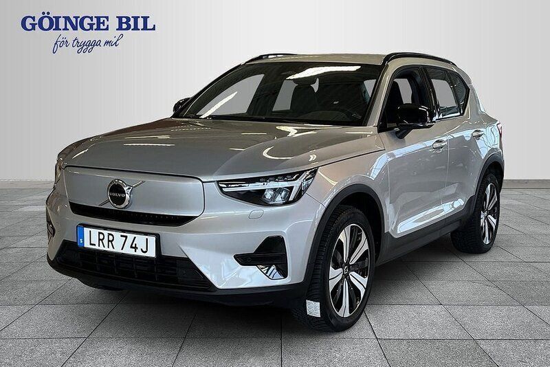 Silver Begagnad 2023 Volvo XC40 Core SUV | 369 000 kr - Bild 1/3