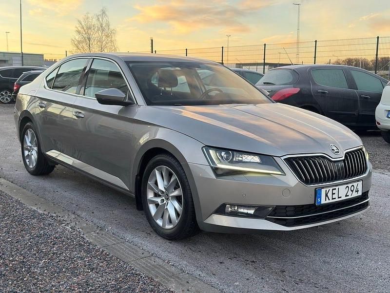 Begagnad Skoda Superb Style 150 HK (110 kW) 2015 Ljusbrun Halvkombi